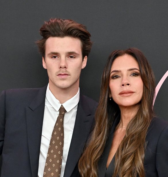 Victoria Beckham | &#x397; &#x3BA;&#x3AF;&#x3BD;&#x3B7;&#x3C3;&#x3B7; &#x3C0;&#x3BF;&#x3C5; &#x3B1;&#x3C0;&#x3BF;&#x3BA;&#x3AC;&#x3BB;&#x3C5;&#x3C8;&#x3B5; &#x3C4;&#x3B7;&#x3BD; &#x3B1;&#x3BB;&#x3B7;&#x3B8;&#x3B9;&#x3BD;&#x3AE; &#x3C3;&#x3C7;&#x3AD;&#x3C3;&#x3B7; &#x3BC;&#x3B5; &#x3C4;&#x3B9;&#x3C2; &#x3C3;&#x3C5;&#x3BD;&#x3C4;&#x3C1;&#x3CC;&#x3C6;&#x3BF;&#x3C5;&#x3C2; &#x3C4;&#x3C9;&#x3BD; &#x3B3;&#x3B9;&#x3C9;&#x3BD; &#x3C4;&#x3B7;&#x3C2;