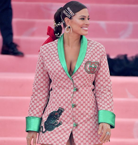 &#x397; Ashley Graham &#x3C0;&#x3B5;&#x3C1;&#x3B9;&#x3BC;&#x3AD;&#x3BD;&#x3B5;&#x3B9; &#x3C4;&#x3BF; &#x3C0;&#x3C1;&#x3CE;&#x3C4;&#x3BF; &#x3C4;&#x3B7;&#x3C2; &#x3C0;&#x3B1;&#x3B9;&#x3B4;&#x3AF;