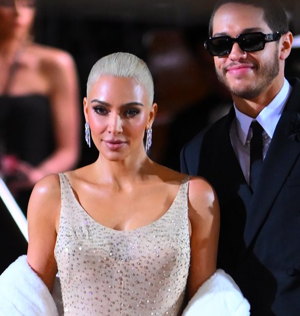 Kim Kardashian | &#x39D;&#x3AD;&#x3B1; &#x3C6;&#x3C9;&#x3C4;&#x3BF;&#x3B3;&#x3C1;&#x3B1;&#x3C6;&#x3AF;&#x3B1; &#x3B4;&#x3B5;&#x3AF;&#x3C7;&#x3BD;&#x3B5;&#x3B9; &#x3C0;&#x3CC;&#x3C3;&#x3BF; &#x3BA;&#x3B1;&#x3C4;&#x3B1;&#x3C3;&#x3C4;&#x3C1;&#x3AC;&#x3C6;&#x3B7;&#x3BA;&#x3B5; &#x3C4;&#x3BF; &#x3C6;&#x3CC;&#x3C1;&#x3B5;&#x3BC;&#x3B1; &#x3C4;&#x3B7;&#x3C2; Marilyn Monroe &#x3BC;&#x3B5;&#x3C4;&#x3AC; &#x3C4;&#x3B7;&#x3BD; &#x3B5;&#x3BC;&#x3C6;&#x3AC;&#x3BD;&#x3B9;&#x3C3;&#x3AE; &#x3C4;&#x3B7;&#x3C2; &#x3BC;&#x3B5; &#x3B1;&#x3C5;&#x3C4;&#x3CC; &#x3C3;&#x3C4;&#x3BF; Met Gala