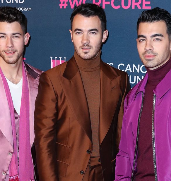 &#x39F; Joe Jonas &#x3B5;&#x3CD;&#x3C7;&#x3B5;&#x3C4;&#x3B1;&#x3B9; &#x3C3;&#x3C4;&#x3BF;&#x3BD; &#x3B1;&#x3B4;&#x3B5;&#x3C1;&#x3C6;&#x3CC; &#x3C4;&#x3BF;&#x3C5;, Nick, &#x3B3;&#x3B9;&#x3B1; &#x3C4;&#x3B1; &#x3B3;&#x3B5;&#x3BD;&#x3AD;&#x3B8;&#x3BB;&#x3B9;&#x3AC; &#x3C4;&#x3BF;&#x3C5; &#x3BC;&#x3B5; &#x3BC;&#x3B9;&#x3B1; &#x3B3;&#x3BB;&#x3C5;&#x3BA;&#x3B9;&#x3AC; throwback &#x3C6;&#x3C9;&#x3C4;&#x3BF;&#x3B3;&#x3C1;&#x3B1;&#x3C6;&#x3AF;&#x3B1;