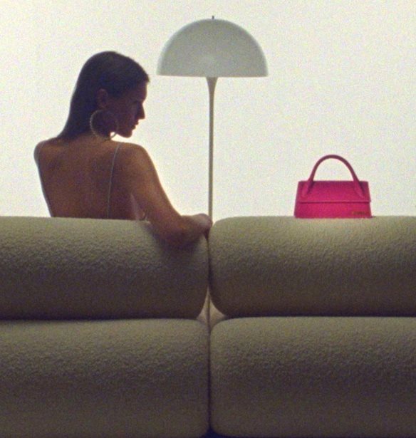 &#x39F; Jacquemus &#x3BA;&#x3C5;&#x3BA;&#x3BB;&#x3BF;&#x3C6;&#x3CC;&#x3C1;&#x3B7;&#x3C3;&#x3B5; &#x3AD;&#x3BD;&#x3B1; short film &#x3B3;&#x3B9;&#x3B1; &#x3C4;&#x3B7; &#x3C3;&#x3C5;&#x3BB;&#x3BB;&#x3BF;&#x3B3;&#x3AE; &quot;L&#x2019;ANN&#xC9;E 97&quot;