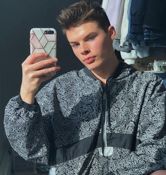 Lewis Freese | &#x3A4;&#x3BF; fluid gender &#x3BC;&#x3BF;&#x3BD;&#x3C4;&#x3AD;&#x3BB;&#x3BF; &#x3B3;&#x3C1;&#x3AC;&#x3C6;&#x3B5;&#x3B9; &#x3B9;&#x3C3;&#x3C4;&#x3BF;&#x3C1;&#x3AF;&#x3B1;