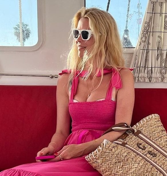 Claudia Schiffer | &#x393;&#x3B9;&#x3CC;&#x3C1;&#x3C4;&#x3B1;&#x3C3;&#x3B5; &#x3C4;&#x3B1; &#x3B3;&#x3B5;&#x3BD;&#x3AD;&#x3B8;&#x3BB;&#x3B9;&#x3AC; &#x3C4;&#x3B7;&#x3C2; &#x3BC;&#x3B5; &#x3BC;&#x3C0;&#x3B9;&#x3BA;&#x3AF;&#x3BD;&#x3B9; &#x3C3;&#x3C4;&#x3BF;&#x3BD; &quot;&#x3B5;&#x3BB;&#x3BB;&#x3B7;&#x3BD;&#x3B9;&#x3BA;&#x3CC; &#x3C0;&#x3B1;&#x3C1;&#x3AC;&#x3B4;&#x3B5;&#x3B9;&#x3C3;&#x3BF;&quot;