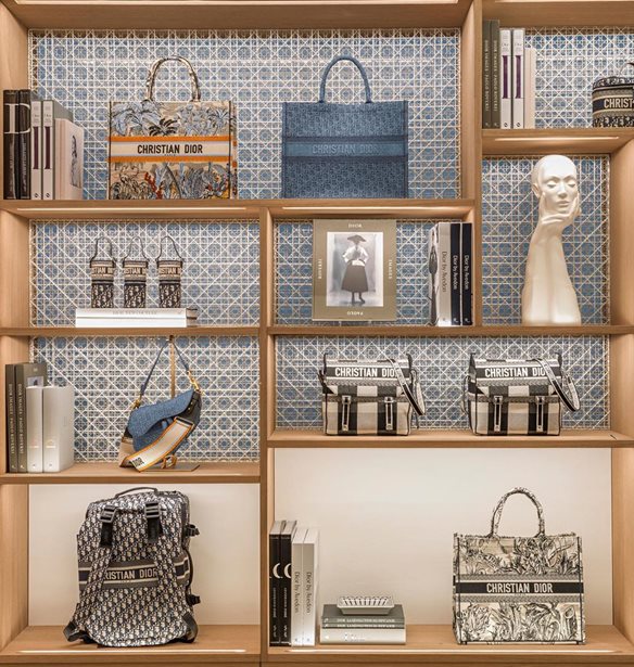 &#x3A4;&#x3BF; &#x3BD;&#x3AD;&#x3BF; &#x3BA;&#x3B1;&#x3C4;&#x3AC;&#x3C3;&#x3C4;&#x3B7;&#x3BC;&#x3B1; &#x3C4;&#x3BF;&#x3C5; &#x3BF;&#x3AF;&#x3BA;&#x3BF;&#x3C5; Dior &#x3C3;&#x3C4;&#x3BF; &#x3A0;&#x3B1;&#x3C1;&#x3AF;&#x3C3;&#x3B9;