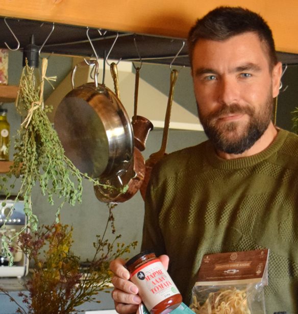 &#x3A4;&#x3BF; A Magic Cabinet &#x3C3;&#x3C5;&#x3BD;&#x3B5;&#x3C1;&#x3B3;&#x3AC;&#x3B6;&#x3B5;&#x3C4;&#x3B1;&#x3B9; &#x3BC;&#x3B5; &#x3C4;&#x3BF;&#x3BD; &#x3B1;&#x3B3;&#x3B1;&#x3C0;&#x3B7;&#x3BC;&#x3AD;&#x3BD;&#x3BF; food blogger &#x393;&#x3B1;&#x3B2;&#x3C1;&#x3B9;&#x3AE;&#x3BB; &#x39D;&#x3B9;&#x3BA;&#x3BF;&#x3BB;&#x3B1;&#x390;&#x3B4;&#x3B7;