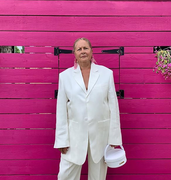 &#x39F; Jacquemus &#x3C6;&#x3C9;&#x3C4;&#x3BF;&#x3B3;&#x3C1;&#x3B1;&#x3C6;&#x3AF;&#x3B6;&#x3B5;&#x3B9; &#x3C4;&#x3B7; &#x3B3;&#x3B9;&#x3B1;&#x3B3;&#x3B9;&#x3AC; &#x3C4;&#x3BF;&#x3C5; &#x3BA;&#x3B1;&#x3B9; &#x3C4;&#x3BF; &#x3B1;&#x3C0;&#x3BF;&#x3C4;&#x3AD;&#x3BB;&#x3B5;&#x3C3;&#x3BC;&#x3B1; &#x3B5;&#x3AF;&#x3BD;&#x3B1;&#x3B9; &#x3C6;&#x3B1;&#x3BD;&#x3C4;&#x3B1;&#x3C3;&#x3C4;&#x3B9;&#x3BA;&#x3CC;