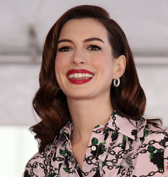 &#x397; Anne Hathaway &#x3B5;&#x3AF;&#x3BD;&#x3B1;&#x3B9; &#x3AD;&#x3B3;&#x3BA;&#x3C5;&#x3BF;&#x3C2; &#x3B3;&#x3B9;&#x3B1; &#x3B4;&#x3B5;&#x3CD;&#x3C4;&#x3B5;&#x3C1;&#x3B7; &#x3C6;&#x3BF;&#x3C1;&#x3AC;