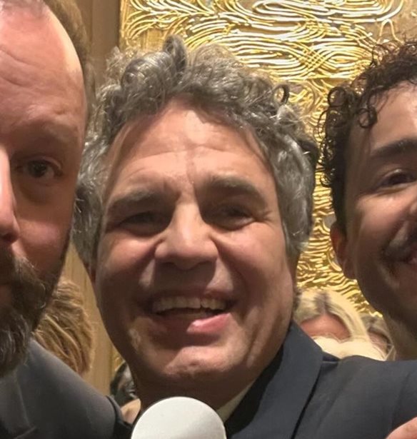 Mark Ruffalo | &#x397; backstage &#x3C6;&#x3C9;&#x3C4;&#x3BF;&#x3B3;&#x3C1;&#x3B1;&#x3C6;&#x3AF;&#x3B1; &#x3BC;&#x3B5; &#x3C4;&#x3BF;&#x3BD; &#x393;&#x3B9;&#x3CE;&#x3C1;&#x3B3;&#x3BF; &#x39B;&#x3AC;&#x3BD;&#x3B8;&#x3B9;&#x3BC;&#x3BF; &#x3BA;&#x3B1;&#x3B9; &#x3C4;&#x3B7;&#x3BD; Emma Stone &#x3C3;&#x3C4;&#x3B9;&#x3C2; &#x3A7;&#x3C1;&#x3C5;&#x3C3;&#x3AD;&#x3C2; &#x3A3;&#x3C6;&#x3B1;&#x3AF;&#x3C1;&#x3B5;&#x3C2;