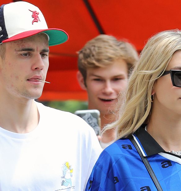 &#x397; Hailey Bieber &#x3B4;&#x3B5;&#x3BD; &#x3AD;&#x3C7;&#x3B5;&#x3B9; &#x3BA;&#x3CC;&#x3BC;&#x3C0;&#x3BB;&#x3B5;&#x3BE; &#x3BD;&#x3B1; &#x3C4;&#x3B7;&#x3BD; &#x3B1;&#x3C0;&#x3BF;&#x3BA;&#x3B1;&#x3BB;&#x3BF;&#x3CD;&#x3BD; &quot;&#x3C3;&#x3CD;&#x3B6;&#x3C5;&#x3B3;&#x3BF; &#x3C4;&#x3BF;&#x3C5; Justin Bieber&quot;