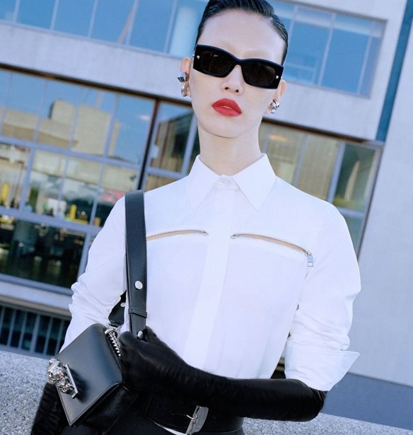&#x397; &#x3BD;&#x3AD;&#x3B1; bold &#x3C3;&#x3C5;&#x3BB;&#x3BB;&#x3BF;&#x3B3;&#x3AE; &#x3B3;&#x3C5;&#x3B1;&#x3BB;&#x3B9;&#x3CE;&#x3BD; Alexander McQueen &#x3B3;&#x3B9;&#x3B1; &#x3C4;&#x3BF; &#x3A6;&#x3B8;&#x3B9;&#x3BD;&#x3CC;&#x3C0;&#x3C9;&#x3C1;&#x3BF; - &#x3A7;&#x3B5;&#x3B9;&#x3BC;&#x3CE;&#x3BD;&#x3B1; 2023 -24