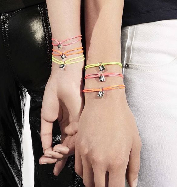 &#x39F; Louis Vuitton &#x3B5;&#x3BD;&#x3CE;&#x3BD;&#x3B5;&#x3B9; &#x3C4;&#x3B9;&#x3C2; &#x3B4;&#x3C5;&#x3BD;&#x3AC;&#x3BC;&#x3B5;&#x3B9;&#x3C2; &#x3C4;&#x3BF;&#x3C5; &#x3BC;&#x3B5; &#x3C4;&#x3B7; UNICEF &#x3B3;&#x3B9;&#x3B1; &#x3C4;&#x3C1;&#x3AF;&#x3C4;&#x3B7; &#x3C3;&#x3C5;&#x3BD;&#x3B5;&#x3C7;&#x3CC;&#x3BC;&#x3B5;&#x3BD;&#x3B7; &#x3C7;&#x3C1;&#x3BF;&#x3BD;&#x3B9;&#x3AC;