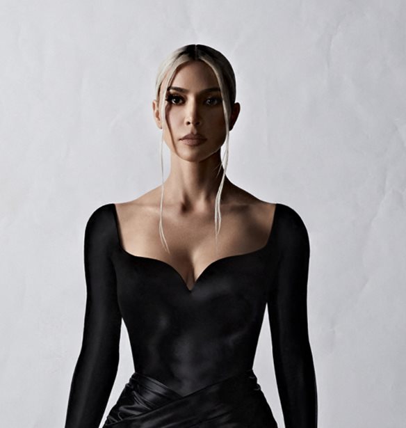 &#x397; Kim Kardashian &#x3AD;&#x3C6;&#x3B1;&#x3B3;&#x3B5; &#x3C0;&#x3C1;&#x3CC;&#x3C3;&#x3C4;&#x3B9;&#x3BC;&#x3BF; 1,26 &#x3B5;&#x3BA;. &#x3B4;&#x3BF;&#x3BB;&#x3B1;&#x3C1;&#x3AF;&#x3C9;&#x3BD; &#x3B3;&#x3B9;&#x3B1; &quot;&#x3C0;&#x3B1;&#x3C1;&#x3AC;&#x3BD;&#x3BF;&#x3BC;&#x3B7;&quot; &#x3C0;&#x3C1;&#x3BF;&#x3CE;&#x3B8;&#x3B7;&#x3C3;&#x3B7; &#x3C0;&#x3C1;&#x3BF;&#x3CA;&#x3CC;&#x3BD;&#x3C4;&#x3BF;&#x3C2; &#x3C3;&#x3C4;&#x3BF; Instagram