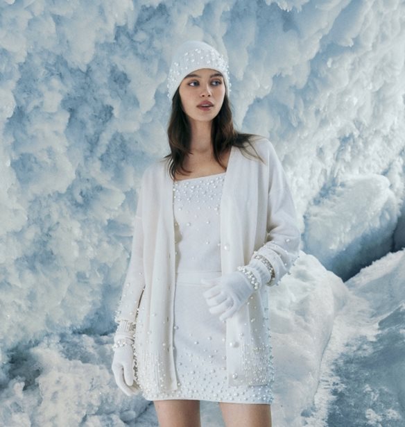 Falconeri | &#x38C;&#x3C4;&#x3B1;&#x3BD; &#x3C4;&#x3BF; &#x3C6;&#x3C9;&#x3C2; &#x3C4;&#x3BF;&#x3C5; &#x3C0;&#x3AC;&#x3B3;&#x3BF;&#x3C5; &#x3C3;&#x3C5;&#x3BD;&#x3B1;&#x3BD;&#x3C4;&#x3AC; &#x3C4;&#x3B7;&#x3BD; &#x3B6;&#x3B5;&#x3C3;&#x3C4;&#x3B1;&#x3C3;&#x3B9;&#x3AC; &#x3C4;&#x3BF;&#x3C5; Ultrasoft Cashmere