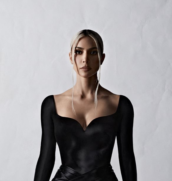 &#x39F;&#x3B9; &#x3B4;&#x3B7;&#x3BB;&#x3CE;&#x3C3;&#x3B5;&#x3B9;&#x3C2; &#x3C4;&#x3B7;&#x3C2; Kim Kardashian &#x3B3;&#x3B9;&#x3B1; &#x3C4;&#x3B7;&#x3BD; &#x3B1;&#x3BC;&#x3C6;&#x3B9;&#x3BB;&#x3B5;&#x3B3;&#x3CC;&#x3BC;&#x3B5;&#x3BD;&#x3B7; &#x3BA;&#x3B1;&#x3BC;&#x3C0;&#x3AC;&#x3BD;&#x3B9;&#x3B1; &#x3C4;&#x3BF;&#x3C5; &#x3BF;&#x3AF;&#x3BA;&#x3BF;&#x3C5; Balenciaga