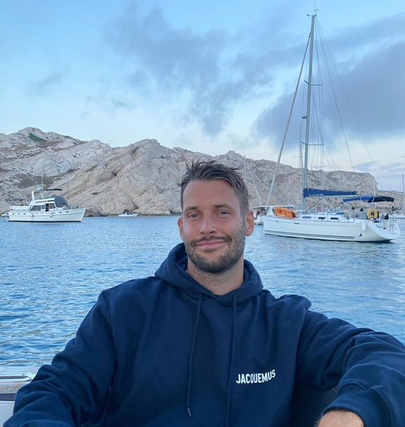 &quot;Images&quot;: &#x3A4;&#x3BF; &#x3B4;&#x3B5;&#x3CD;&#x3C4;&#x3B5;&#x3C1;&#x3BF; &#x3C6;&#x3C9;&#x3C4;&#x3BF;&#x3B3;&#x3C1;&#x3B1;&#x3C6;&#x3B9;&#x3BA;&#x3CC; &#x3B2;&#x3B9;&#x3B2;&#x3BB;&#x3AF;&#x3BF; &#x3C4;&#x3BF;&#x3C5; Simon Porte Jacquemus