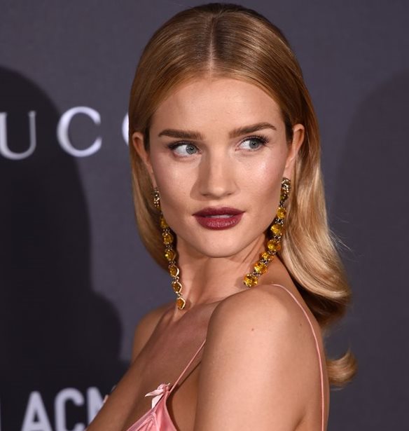 &#x397; Rosie Huntington-Whiteley &#x3BC;&#x3B1;&#x3C2; &#x3B4;&#x3AF;&#x3BD;&#x3B5;&#x3B9; &#x3C4;&#x3B7;&#x3BD; &#x3C4;&#x3AD;&#x3BB;&#x3B5;&#x3B9;&#x3B1; &#x3B5;&#x3BD;&#x3B1;&#x3BB;&#x3BB;&#x3B1;&#x3BA;&#x3C4;&#x3B9;&#x3BA;&#x3AE; &#x3C3;&#x3C4;&#x3BF; &#x3B3;&#x3B9;&#x3BF;&#x3C1;&#x3C4;&#x3B9;&#x3BD;&#x3CC; &#x3C6;&#x3CC;&#x3C1;&#x3B5;&#x3BC;&#x3B1;