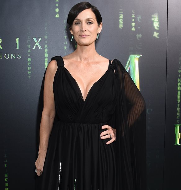 Carrie-Anne Moss | &#x397; &#x3C0;&#x3C1;&#x3C9;&#x3C4;&#x3B1;&#x3B3;&#x3C9;&#x3BD;&#x3AF;&#x3C3;&#x3C4;&#x3C1;&#x3B9;&#x3B1; &#x3C4;&#x3BF;&#x3C5; Matrix &#x3BC;&#x3B5; &#x3C4;&#x3BF; &#x3C0;&#x3B9;&#x3BF; cool Oscar De La Renta &#x3C6;&#x3CC;&#x3C1;&#x3B5;&#x3BC;&#x3B1; &#x3C3;&#x3C4;&#x3B7;&#x3BD; &#x3C0;&#x3C1;&#x3B5;&#x3BC;&#x3B9;&#x3AD;&#x3C1;&#x3B1; &#x3C4;&#x3B7;&#x3C2; &#x3C4;&#x3B1;&#x3B9;&#x3BD;&#x3AF;&#x3B1;&#x3C2;