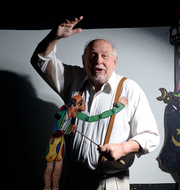 Ο Πάνος Σκουρολιάκος παρουσιάζει τη ζωή του καραγκιοζοπαίχτη Θανάση Σπυρόπουλου