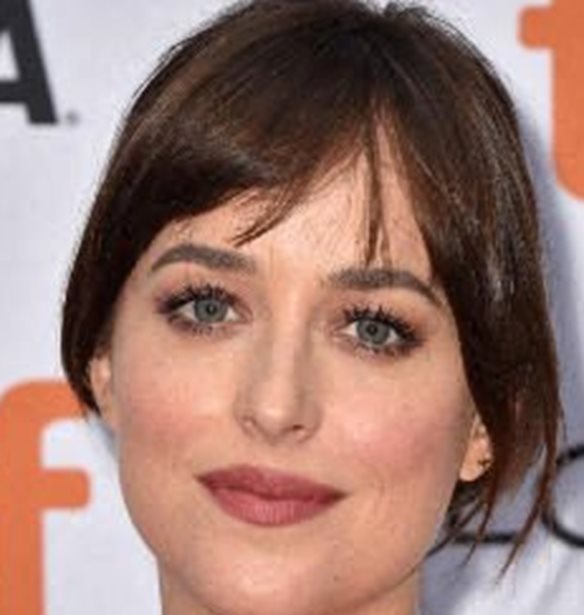 Dakota Johnson | Δες την εντυπωσιακή αλλαγή στα μαλλιά της