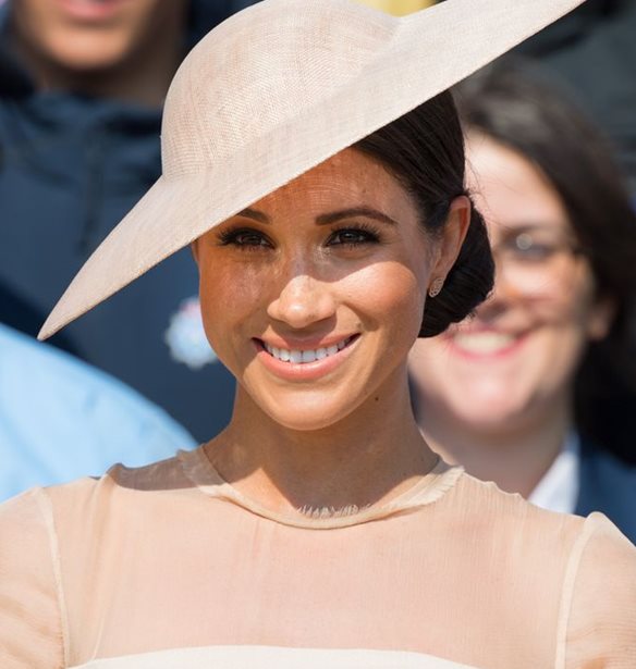 Meghan Markle: &#x397; &#x3C0;&#x3C1;&#x3CE;&#x3C4;&#x3B7; &#x3BA;&#x3BF;&#x3B9;&#x3BD;&#x3AE; &#x3B5;&#x3BC;&#x3C6;&#x3AC;&#x3BD;&#x3B9;&#x3C3;&#x3B7; &#x3BC;&#x3B5; &#x3C4;&#x3B7; &#x3B2;&#x3B1;&#x3C3;&#x3AF;&#x3BB;&#x3B9;&#x3C3;&#x3C3;&#x3B1; &#x395;&#x3BB;&#x3B9;&#x3C3;&#x3AC;&#x3B2;&#x3B5;&#x3C4;
