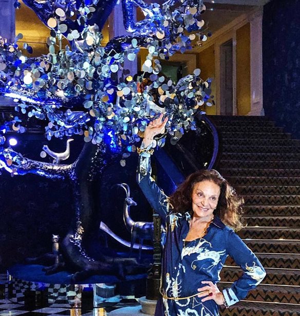 To &#x3C7;&#x3C1;&#x3B9;&#x3C3;&#x3C4;&#x3BF;&#x3C5;&#x3B3;&#x3B5;&#x3BD;&#x3BD;&#x3B9;&#x3AC;&#x3C4;&#x3B9;&#x3BA;&#x3BF; &#x3B4;&#x3AD;&#x3BD;&#x3C4;&#x3C1;&#x3BF; &#x3C4;&#x3B7;&#x3C2; Diane Von Furstenberg &#x3BC;&#x3CC;&#x3BB;&#x3B9;&#x3C2; &#x3B1;&#x3C0;&#x3BF;&#x3BA;&#x3B1;&#x3BB;&#x3CD;&#x3C6;&#x3B8;&#x3B7;&#x3BA;&#x3B5;