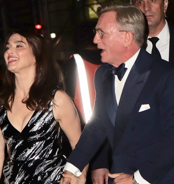 Daniel Craig | &#x39D;&#x3C4;&#x3B5;&#x3BC;&#x3C0;&#x3BF;&#x3CD;&#x3C4;&#x3BF; &#x3BC;&#x3B5; &#x3BD;&#x3AD;&#x3B1; &#x3BA;&#x3CC;&#x3BC;&#x3BC;&#x3C9;&#x3C3;&#x3B7; &#x3BA;&#x3B1;&#x3B9; &#x3C4;&#x3B7;&#x3BD; Rachel Weisz &#x3C3;&#x3C4;&#x3BF; &#x3C0;&#x3BB;&#x3B5;&#x3C5;&#x3C1;&#x3CC; &#x3C4;&#x3BF;&#x3C5;