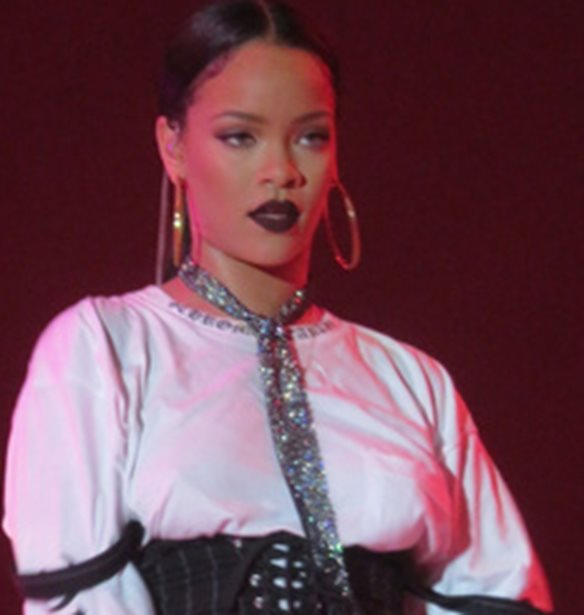 &#x393;&#x3B9;&#x3B1;&#x3C4;&#x3AF; &#x3BF;&#x3B9; &#x3BC;&#x3BF;&#x3C5;&#x3C3;&#x3BF;&#x3C5;&#x3BB;&#x3BC;&#x3AC;&#x3BD;&#x3BF;&#x3B9; &#x3C4;&#x3B1; &#x3AD;&#x3B2;&#x3B1;&#x3BB;&#x3B1;&#x3BD; &#x3BC;&#x3B5; &#x3C4;&#x3B7; Rihanna