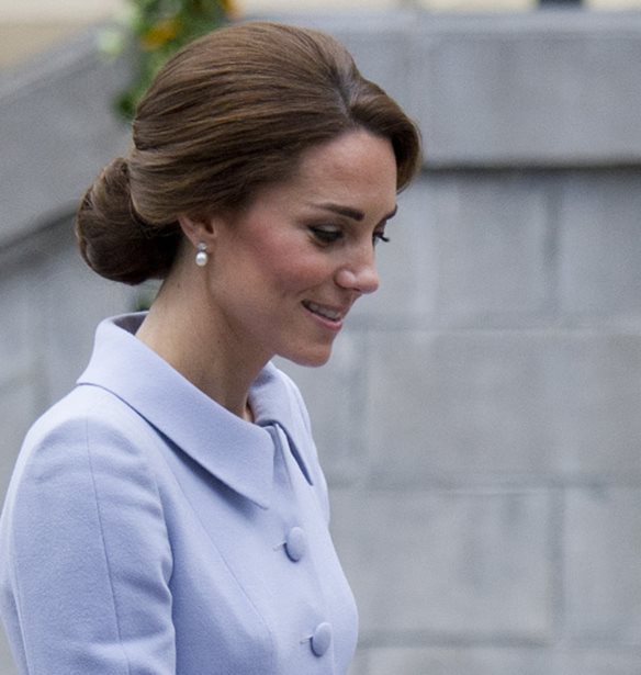 &#x397; &#x39A;ate Middleton &#x3C6;&#x3CC;&#x3C1;&#x3B5;&#x3C3;&#x3B5; &#x3C4;&#x3BF; &#x3B9;&#x3B4;&#x3B1;&#x3BD;&#x3B9;&#x3BA;&#x3CC; christmas party dress