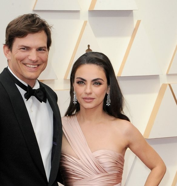 Mila Kunis - Ashton Kutcher | &#x39F; &#x3C0;&#x3B5;&#x3C1;&#x3AF;&#x3B5;&#x3C1;&#x3B3;&#x3BF;&#x3C2; &#x3BA;&#x3B1;&#x3BD;&#x3CC;&#x3BD;&#x3B1;&#x3C2; &#x3C0;&#x3BF;&#x3C5; &#x3B1;&#x3BA;&#x3BF;&#x3BB;&#x3BF;&#x3C5;&#x3B8;&#x3BF;&#x3CD;&#x3BD; &#x3C3;&#x3C4;&#x3BF; &#x3C3;&#x3C0;&#x3AF;&#x3C4;&#x3B9; &#x3BC;&#x3B5; &#x3C4;&#x3B1; &#x3C0;&#x3B1;&#x3B9;&#x3B4;&#x3B9;&#x3AC; &#x3C4;&#x3BF;&#x3C5;&#x3C2;