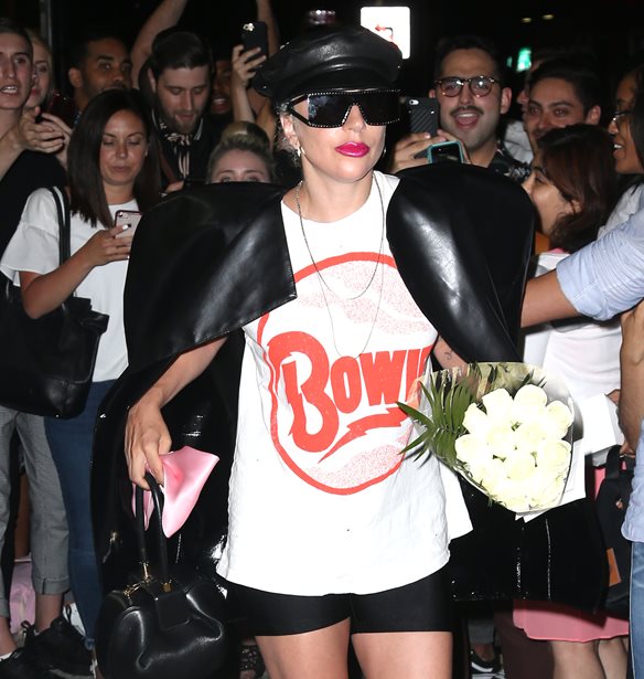 &#x397; Lady Gaga &#x3C4;&#x3C1;&#x3B1;&#x3B3;&#x3BF;&#x3CD;&#x3B4;&#x3B7;&#x3C3;&#x3B5; &#x3BC;&#x3B1;&#x3B6;&#x3AF; &#x3BC;&#x3B5; &#x3C4;&#x3BF;&#x3C5;&#x3C2; Andrea Bocelli &#x3BA;&#x3B1;&#x3B9; Celine Dion &#x3C4;&#x3BF; The Prayer