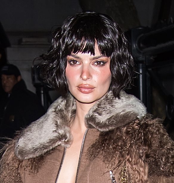 Emily Ratajkowski - Eric Andr&#xE9; Hard | &#x3A0;&#x3BF;&#x3B6;&#x3AC;&#x3C1;&#x3BF;&#x3C5;&#x3BD; &#x3B3;&#x3C5;&#x3BC;&#x3BD;&#x3BF;&#x3AF; &#x3C3;&#x3C4;&#x3B7;&#x3BD; &#x3C0;&#x3C1;&#x3CE;&#x3C4;&#x3B7; &#x3C4;&#x3BF;&#x3C5;&#x3C2; &#x3BA;&#x3BF;&#x3B9;&#x3BD;&#x3AE; &#x3C6;&#x3C9;&#x3C4;&#x3BF;&#x3B3;&#x3C1;&#x3B1;&#x3C6;&#x3AF;&#x3B1; &#x3C3;&#x3C4;&#x3BF; Instagram