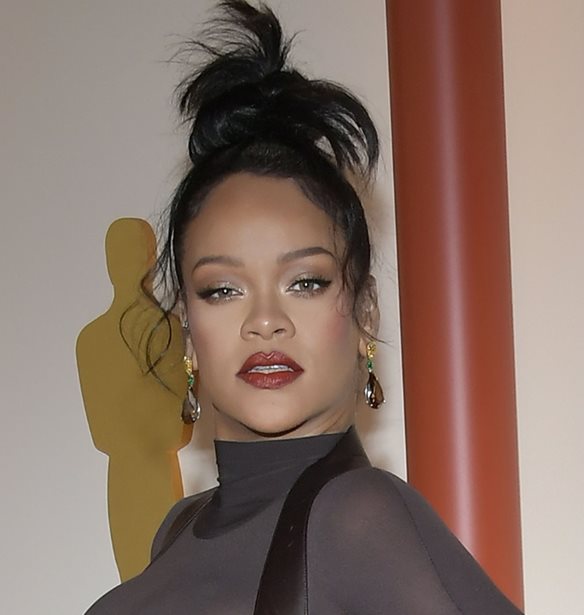 Rihanna | &#x39F; &#x3B3;&#x3B9;&#x3BF;&#x3C2; &#x3C4;&#x3B7;&#x3C2; &#x3B4;&#x3B9;&#x3B1;&#x3BA;&#x3CC;&#x3C0;&#x3C4;&#x3B5;&#x3B9; &#x3C4;&#x3B7; &#x3B3;&#x3C5;&#x3BC;&#x3BD;&#x3B1;&#x3C3;&#x3C4;&#x3B9;&#x3BA;&#x3AE; &#x3C4;&#x3B7;&#x3C2; &#x3C3;&#x3C4;&#x3BF; &#x3C0;&#x3B9;&#x3BF; &#x3C4;&#x3C1;&#x3C5;&#x3C6;&#x3B5;&#x3C1;&#x3CC; &#x3B2;&#x3AF;&#x3BD;&#x3C4;&#x3B5;&#x3BF; &#x3C4;&#x3B7;&#x3C2; &#x3B7;&#x3BC;&#x3AD;&#x3C1;&#x3B1;&#x3C2;