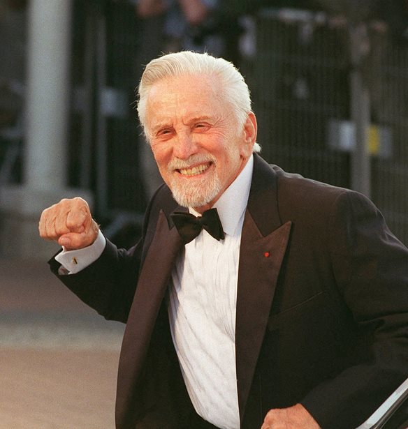 Kirk Douglas: &#x388;&#x3C6;&#x3C5;&#x3B3;&#x3B5; &#x3BF; &#x3B8;&#x3C1;&#x3CD;&#x3BB;&#x3BF;&#x3C2; &#x3C4;&#x3BF;&#x3C5; Hollywood &#x3C3;&#x3C4;&#x3B1; 103 &#x3C4;&#x3BF;&#x3C5;