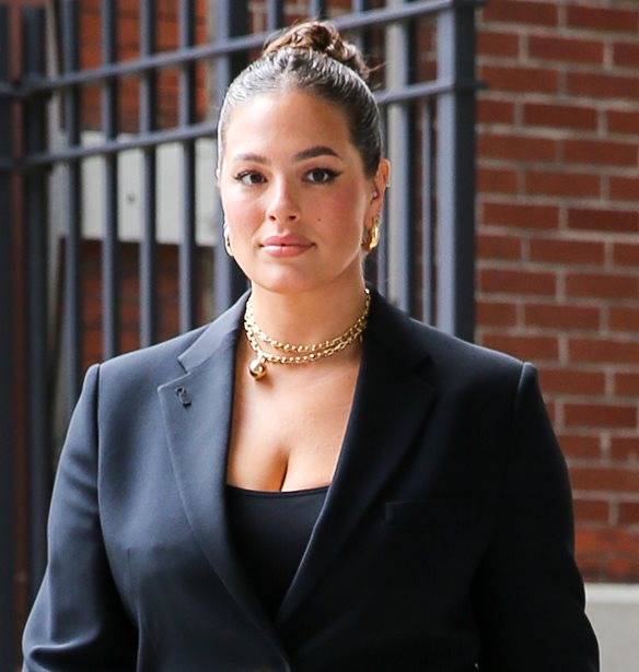 Ashley Graham | &#x394;&#x3B5;&#x3AF;&#x3C7;&#x3BD;&#x3B5;&#x3B9; &#x3C4;&#x3BF; &#x3C3;&#x3CE;&#x3BC;&#x3B1; &#x3C4;&#x3B7;&#x3C2; &#x3C0;&#x3AD;&#x3BD;&#x3C4;&#x3B5; &#x3BC;&#x3AE;&#x3BD;&#x3B5;&#x3C2; &#x3BC;&#x3B5;&#x3C4;&#x3AC; &#x3C4;&#x3B7; &#x3B3;&#x3AD;&#x3BD;&#x3BD;&#x3B1;