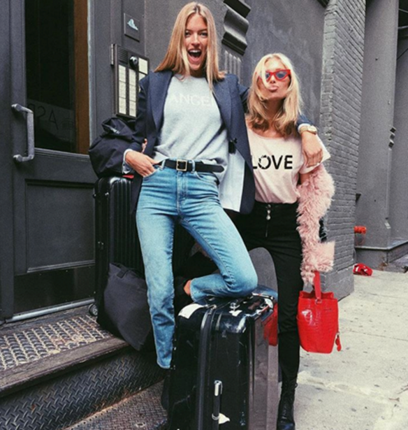 Airport style: &#x3A4;&#x3B1; &#x3BC;&#x3BF;&#x3BD;&#x3C4;&#x3AD;&#x3BB;&#x3B1; &#x3C4;&#x3B7;&#x3C2; Victoria&#x27;s Secret &#x3C4;&#x3B1;&#x3BE;&#x3B9;&#x3B4;&#x3B5;&#x3CD;&#x3BF;&#x3C5;&#x3BD; &#x3C3;&#x3C4;&#x3B7; &#x3A3;&#x3B1;&#x3B3;&#x3BA;&#x3AC;&#x3B7;