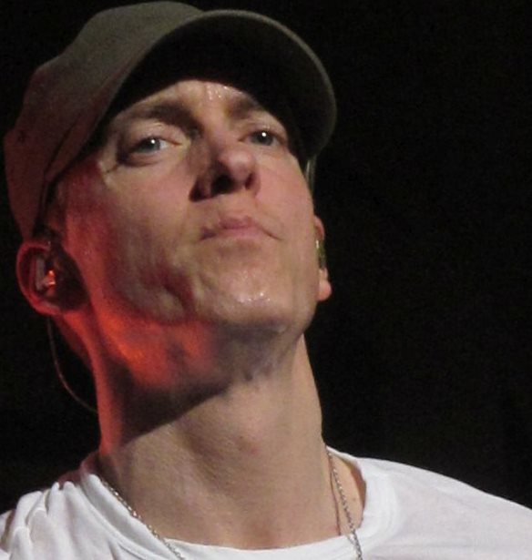 O Eminem &#x3B5;&#x3AF;&#x3BD;&#x3B1;&#x3B9; &#x3BF; &#x3C0;&#x3B9;&#x3BF; &#x3B5;&#x3C0;&#x3B9;&#x3C4;&#x3C5;&#x3C7;&#x3B7;&#x3BC;&#x3AD;&#x3BD;&#x3BF;&#x3C2; &#x3BC;&#x3BF;&#x3C5;&#x3C3;&#x3B9;&#x3BA;&#x3CC;&#x3C2; &#x3BC;&#x3B5; &#x3C4;&#x3B9;&#x3C2; &#x3C0;&#x3B5;&#x3C1;&#x3B9;&#x3C3;&#x3C3;&#x3CC;&#x3C4;&#x3B5;&#x3C1;&#x3B5;&#x3C2; &#x3C0;&#x3C9;&#x3BB;&#x3AE;&#x3C3;&#x3B5;&#x3B9;&#x3C2; singles &#x3C3;&#x3C4;&#x3B7;&#x3BD; &#x3B9;&#x3C3;&#x3C4;&#x3BF;&#x3C1;&#x3AF;&#x3B1;