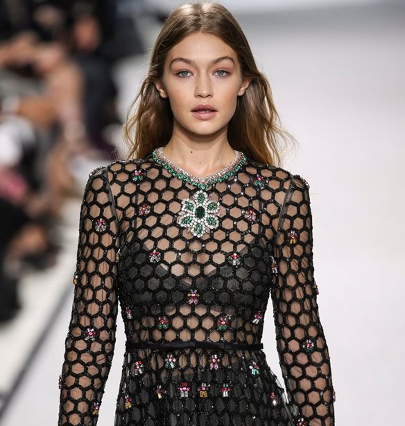 Gigi Hadid: &#x391;&#x3C1;&#x3C1;&#x3B1;&#x3B2;&#x3C9;&#x3BD;&#x3B9;&#x3AC;&#x3C3;&#x3C4;&#x3B7;&#x3BA;&#x3B5; &#x3BC;&#x3B5; &#x3C4;&#x3BF;&#x3BD; Zayn Malik;