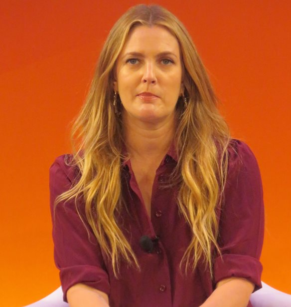 &quot;&#x3A0;&#x3BF;&#x3BD;&#x3AC;&#x3B5;&#x3B9; &#x3C0;&#x3BF;&#x3BB;&#x3CD;&quot; | &#x397; Drew Barrymore &#x3BC;&#x3AF;&#x3BB;&#x3B7;&#x3C3;&#x3B5; &#x3B3;&#x3B9;&#x3B1; &#x3C4;&#x3BF; &quot;ghosting&quot; &#x3C0;&#x3BF;&#x3C5; &#x3B2;&#x3AF;&#x3C9;&#x3C3;&#x3B5; &#x3CC;&#x3C4;&#x3B1;&#x3BD; &#x3B1;&#x3C0;&#x3BF;&#x3C6;&#x3AC;&#x3C3;&#x3B9;&#x3C3;&#x3B5; &#x3BD;&#x3B1; &#x3B2;&#x3B3;&#x3B5;&#x3B9; &#x3BE;&#x3B1;&#x3BD;&#x3AC; &#x3C1;&#x3B1;&#x3BD;&#x3C4;&#x3B5;&#x3B2;&#x3BF;&#x3CD;