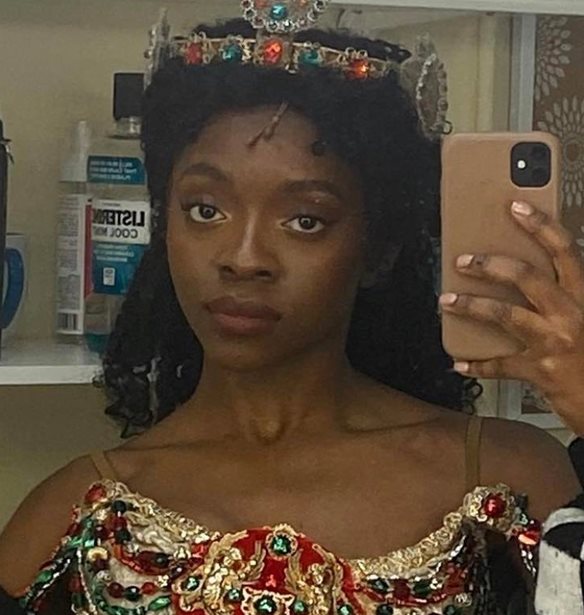 Emilie Kouatchou | &#x397; &#x3C0;&#x3C1;&#x3CE;&#x3C4;&#x3B7; &#x3AD;&#x3B3;&#x3C7;&#x3C1;&#x3C9;&#x3BC;&#x3B7; &quot;Christine&quot; &#x3C3;&#x3C4;&#x3BF; &quot;&#x3A6;&#x3AC;&#x3BD;&#x3C4;&#x3B1;&#x3C3;&#x3BC;&#x3B1; &#x3C4;&#x3B7;&#x3C2; &#x38C;&#x3C0;&#x3B5;&#x3C1;&#x3B1;&#x3C2;&quot; &#x3B3;&#x3C1;&#x3AC;&#x3C6;&#x3B5;&#x3B9; &#x3B9;&#x3C3;&#x3C4;&#x3BF;&#x3C1;&#x3AF;&#x3B1; &#x3C3;&#x3C4;&#x3BF; Broadway