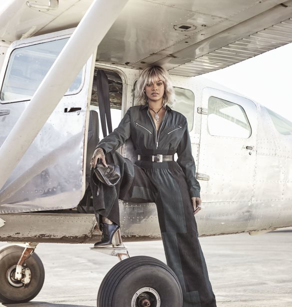 Rihanna: &#x3A9;&#x3C2; &#x3AC;&#x3BB;&#x3BB;&#x3B7; Amelie Earhart &#x3C3;&#x3C4;&#x3B7;&#x3BD; &#x3C0;&#x3B9;&#x3BF; &#x3B5;&#x3BD;&#x3C4;&#x3C5;&#x3C0;&#x3C9;&#x3C3;&#x3B9;&#x3B1;&#x3BA;&#x3AE; &#x3C4;&#x3B7;&#x3C2; &#x3C6;&#x3C9;&#x3C4;&#x3BF;&#x3B3;&#x3C1;&#x3AC;&#x3C6;&#x3B9;&#x3C3;&#x3B7;!