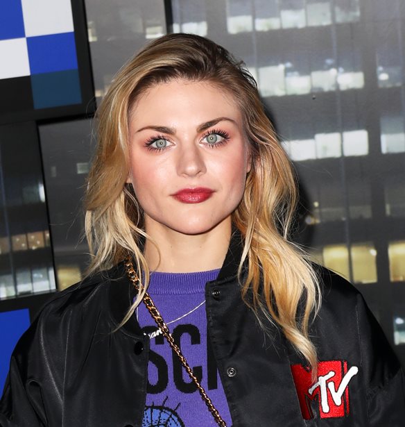 &#x397; Frances Bean Cobain &#x3AD;&#x3C7;&#x3B5;&#x3B9; &#x3BA;&#x3AC;&#x3C4;&#x3B9; &#x3B1;&#x3C0;&#x3CC; &#x3C4;&#x3BF; &#x3C3;&#x3BA;&#x3BF;&#x3C4;&#x3AC;&#x3B4;&#x3B9; &#x3C4;&#x3BF;&#x3C5; &#x3C0;&#x3B1;&#x3C4;&#x3AD;&#x3C1;&#x3B1; &#x3C4;&#x3B7;&#x3C2;