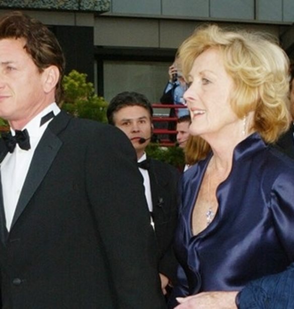 Eileen Ryan | &#x3A0;&#x3AD;&#x3B8;&#x3B1;&#x3BD;&#x3B5; &#x3B7; &#x3B4;&#x3B9;&#x3AC;&#x3C3;&#x3B7;&#x3BC;&#x3B7; &#x3B7;&#x3B8;&#x3BF;&#x3C0;&#x3BF;&#x3B9;&#x3CC;&#x3C2; &#x3BA;&#x3B1;&#x3B9; &#x3BC;&#x3B7;&#x3C4;&#x3AD;&#x3C1;&#x3B1; &#x3C4;&#x3BF;&#x3C5; Sean Penn