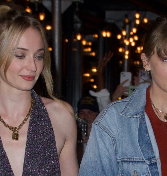 Taylor Swift - Sophie Turner | &#x397; &#x3BA;&#x3BF;&#x3B9;&#x3BD;&#x3AE; stylish &#x3AD;&#x3BE;&#x3BF;&#x3B4;&#x3BF;&#x3C2; &#x3C4;&#x3C1;&#x3AD;&#x3BB;&#x3B1;&#x3BD;&#x3B5; &#x3C4;&#x3BF;&#x3C5;&#x3C2; &#x3B8;&#x3B1;&#x3C5;&#x3BC;&#x3B1;&#x3C3;&#x3C4;&#x3AD;&#x3C2; &#x3C4;&#x3BF;&#x3C5;&#x3C2;