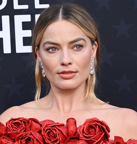 Margot Robbie | &#x397; &#x3C0;&#x3C1;&#x3B1;&#x3B3;&#x3BC;&#x3B1;&#x3C4;&#x3B9;&#x3BA;&#x3AC; &#x3C3;&#x3C0;&#x3AC;&#x3BD;&#x3B9;&#x3B1; &#x3B5;&#x3BC;&#x3C6;&#x3AC;&#x3BD;&#x3B9;&#x3C3;&#x3B7; &#x3BC;&#x3B5; &#x3C4;&#x3BF;&#x3BD; &#x3C3;&#x3CD;&#x3B6;&#x3C5;&#x3B3;&#x3CC; &#x3C4;&#x3B7;&#x3C2; &#x3C3;&#x3C4;&#x3BF; &#x3BA;&#x3CC;&#x3BA;&#x3BA;&#x3B9;&#x3BD;&#x3BF; &#x3C7;&#x3B1;&#x3BB;&#x3AF; &#x3C4;&#x3C9;&#x3BD; Critics Choice Awards