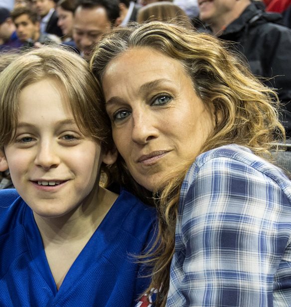 Sarah Jessica Parker | &#x39F; 19&#x3C7;&#x3C1;&#x3BF;&#x3BD;&#x3BF;&#x3C2; &#x3B3;&#x3B9;&#x3BF;&#x3C2; &#x3C4;&#x3B7;&#x3C2; &#x3AD;&#x3C7;&#x3B5;&#x3B9; &#x3B1;&#x3C1;&#x3C7;&#x3AF;&#x3C3;&#x3B5;&#x3B9; &#x3BD;&#x3B1; &#x3BC;&#x3BF;&#x3B9;&#x3AC;&#x3B6;&#x3B5;&#x3B9; &#x3C3;&#x3C4;&#x3BF;&#x3BD; &#x3C0;&#x3B1;&#x3C4;&#x3AD;&#x3C1;&#x3B1; &#x3C4;&#x3BF;&#x3C5;, Matthew Broderick