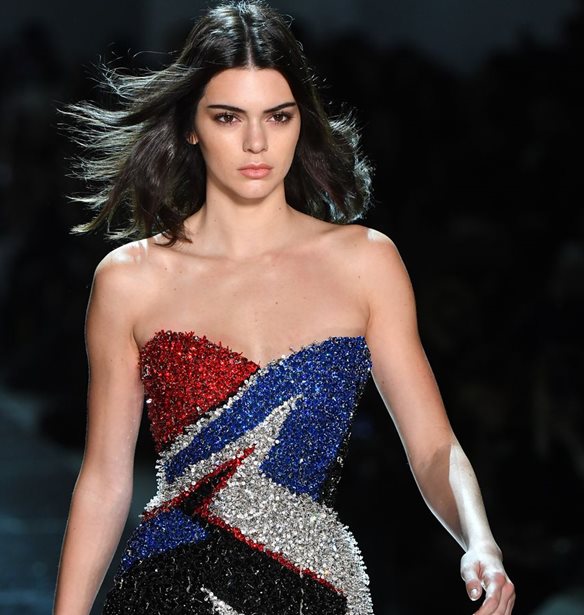 &#x3A4;&#x3B9; &#x3B1;&#x3C0;&#x3BF;&#x3C3;&#x3C0;&#x3AC; &#x3C4;&#x3B7;&#x3BD; &#x3C0;&#x3C1;&#x3BF;&#x3C3;&#x3BF;&#x3C7;&#x3AE; &#x3C4;&#x3B7;&#x3C2; Kendall Jenner &#x3CC;&#x3C4;&#x3B1;&#x3BD; &#x3B2;&#x3C1;&#x3AF;&#x3C3;&#x3BA;&#x3B5;&#x3C4;&#x3B1;&#x3B9; &#x3C3;&#x3C4;&#x3B7;&#x3BD; &#x3C0;&#x3B1;&#x3C3;&#x3B1;&#x3C1;&#x3AD;&#x3BB;&#x3B1;;