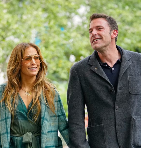 Jennifer Lopez - Ben Affleck | &#x3A4;&#x3B1; &#x3C3;&#x3C7;&#x3AD;&#x3B4;&#x3B9;&#x3B1; &#x3B3;&#x3B9;&#x3B1; &#x3C4;&#x3BF; &#x3BA;&#x3B1;&#x3B9;&#x3BD;&#x3BF;&#x3CD;&#x3C1;&#x3B9;&#x3BF; &#x3C4;&#x3BF;&#x3C5;&#x3C2; &#x3C3;&#x3C0;&#x3AF;&#x3C4;&#x3B9; &#x3C3;&#x3C4;&#x3BF; &#x39B;&#x3BF;&#x3C2; &#x386;&#x3BD;&#x3C4;&#x3B6;&#x3B5;&#x3BB;&#x3B5;&#x3C2; &#x3BA;&#x3B1;&#x3B9; &#x3BF;&#x3B9; &#x3C3;&#x3C5;&#x3B6;&#x3B7;&#x3C4;&#x3AE;&#x3C3;&#x3B5;&#x3B9;&#x3C2; &#x3B3;&#x3B9;&#x3B1; &#x3B3;&#x3AC;&#x3BC;&#x3BF;