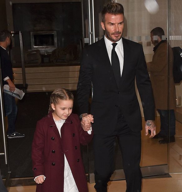 &#x397; &#x3BF;&#x3B9;&#x3BA;&#x3BF;&#x3B3;&#x3AD;&#x3BD;&#x3B5;&#x3B9;&#x3B1; Beckham &#x3C0;&#x3B1;&#x3C1;&#x3B1;&#x3BA;&#x3BF;&#x3BB;&#x3BF;&#x3CD;&#x3B8;&#x3B7;&#x3C3;&#x3B5; &#x3C4;&#x3BF; show &#x3C4;&#x3B7;&#x3C2; Victoria &#x3B1;&#x3C0;&#x3CC; &#x3C4;&#x3BF; front row
