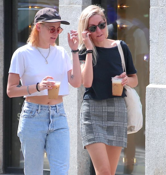 Kristen Stewart- Dylan Meyer | &#x395;&#x3C4;&#x3BF;&#x3B9;&#x3BC;&#x3AC;&#x3B6;&#x3BF;&#x3BD;&#x3C4;&#x3B1;&#x3B9; &#x3BD;&#x3B1; &#x3C0;&#x3B1;&#x3BD;&#x3C4;&#x3C1;&#x3B5;&#x3C5;&#x3C4;&#x3BF;&#x3CD;&#x3BD; &#x3C3;&#x3CD;&#x3BD;&#x3C4;&#x3BF;&#x3BC;&#x3B1;