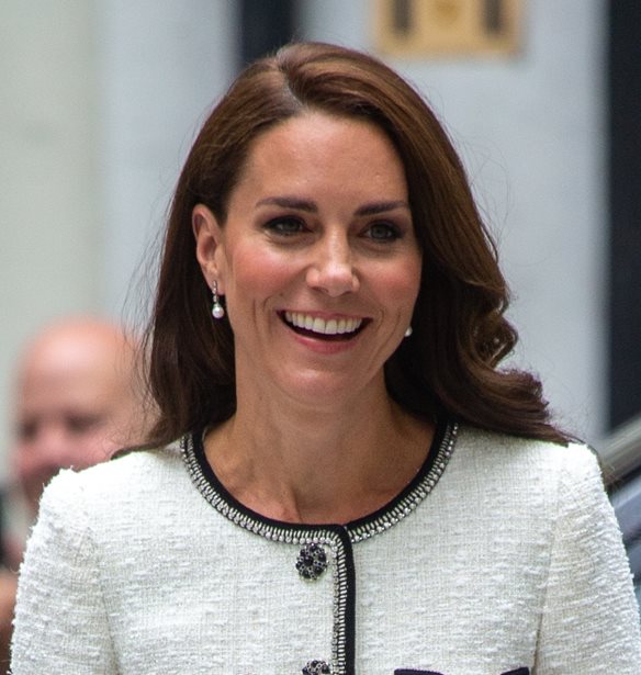 Kate Middleton | &#x395;&#x3B3;&#x3BA;&#x3B1;&#x3B9;&#x3BD;&#x3AF;&#x3B1;&#x3C3;&#x3B5; &#x3C4;&#x3B7;&#x3BD; National Portrait Gallery &#x3BC;&#x3B5; &#x3C4;&#x3AD;&#x3BB;&#x3B5;&#x3B9;&#x3BF; look